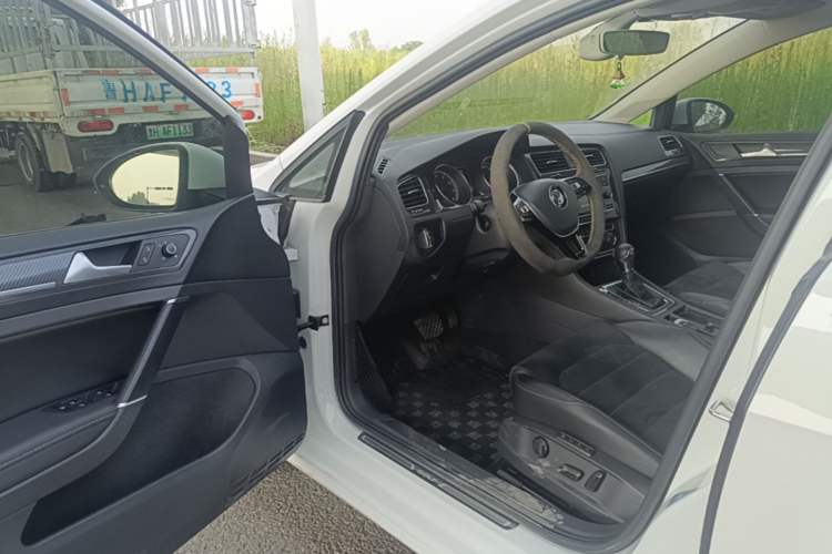 Used Volkswagen Golf 2018 230TSI Automatic Luxury Version Driver Seat
