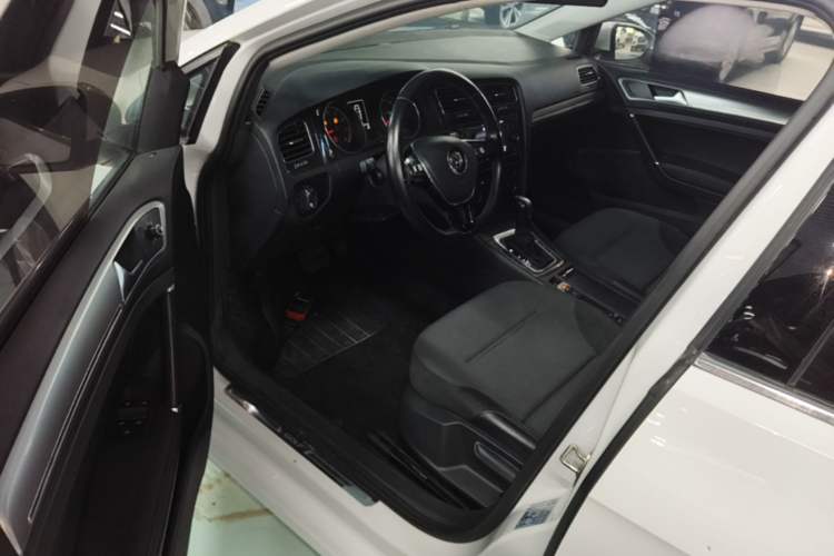 Used Volkswagen Golf 2018 230TSI Automatic Comfort Model Driver Seat