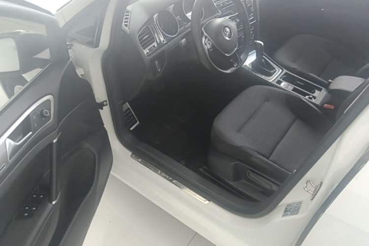 Used Volkswagen Golf 2018 230TSI Automatic Comfort Model Driver Seat