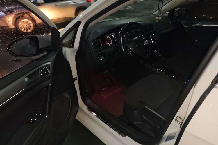Used Volkswagen Golf 2018 230TSI Automatic Comfort Model Driver Seat