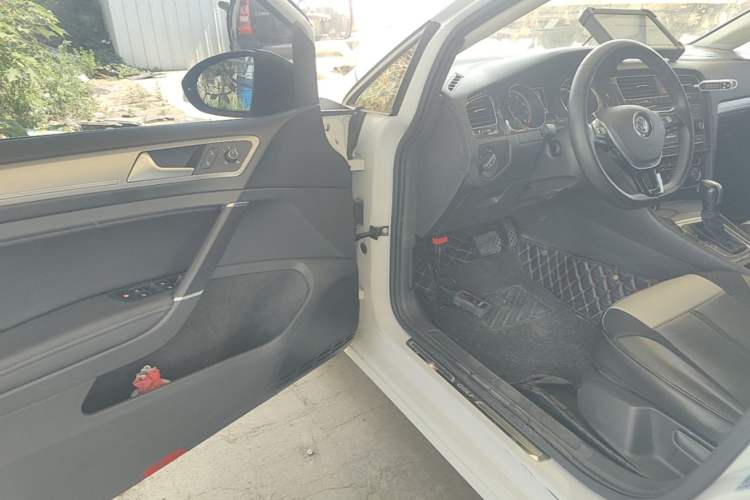 Used Volkswagen Golf 2018 230TSI Automatic Comfort Model Driver Seat