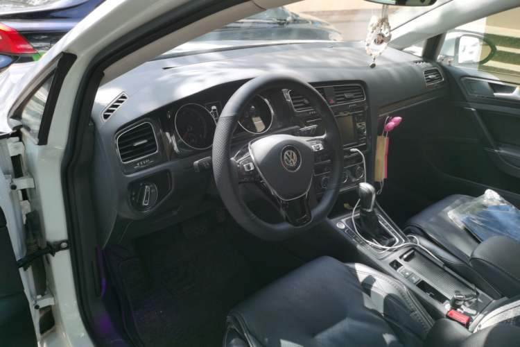 Used Volkswagen Golf 2018 230TSI Automatic Luxury Version Driver Seat