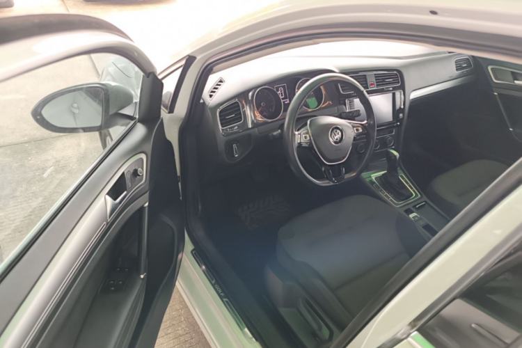 Used Volkswagen Golf 2018 230TSI Automatic Comfort Model Driver Seat