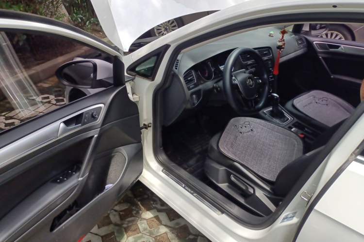 Used Volkswagen Golf 2018 1.6L Automatic Comfort Model Driver Seat