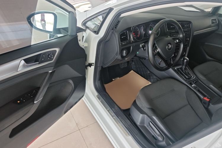 Used Volkswagen Golf 2018 230TSI Automatic Comfort Model Driver Seat