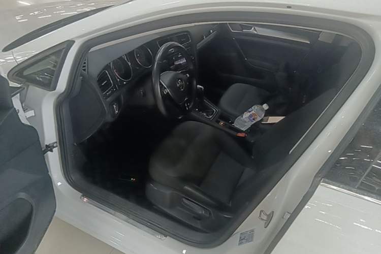 Used Volkswagen Golf 2018 230TSI Automatic Comfort Model Driver Seat