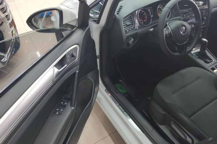 Used Volkswagen Golf 2018 230TSI Automatic Comfort Model Driver Seat