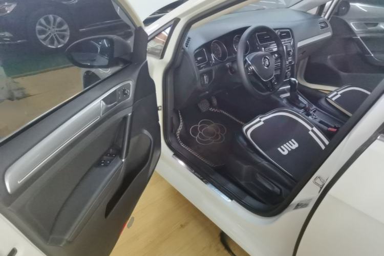 Used Volkswagen Golf 2018 230TSI Automatic Comfort Model Driver Seat