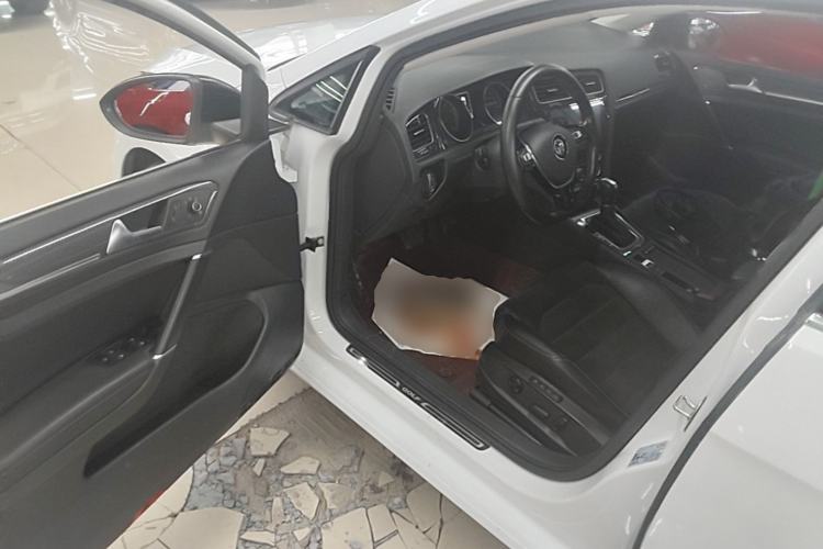 Used Volkswagen Golf 2018 230TSI Automatic Luxury Version Driver Seat