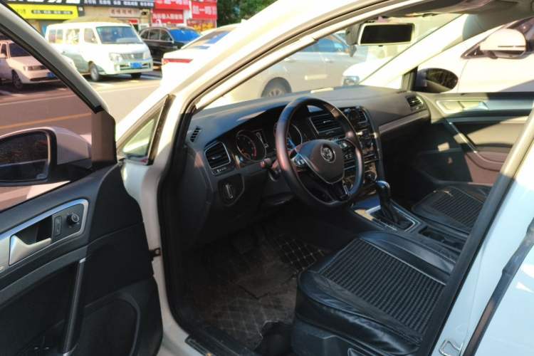 Used Volkswagen Golf 2018 1.6L Automatic Comfort Model Driver Seat