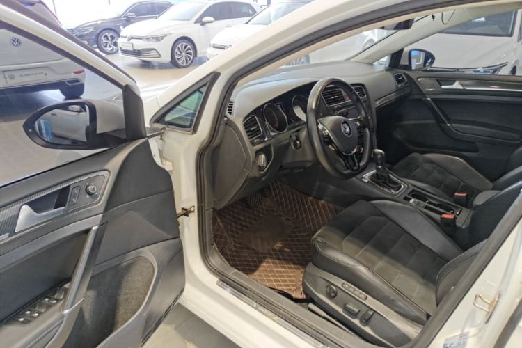 Used Volkswagen Golf 2018 230TSI Automatic Luxury Version Driver Seat