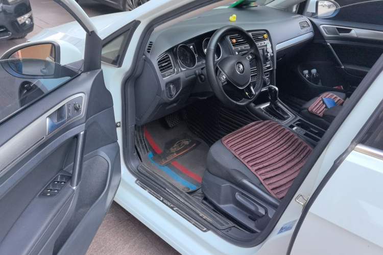 Used Volkswagen Golf 2018 230TSI Automatic Comfort Model Driver Seat