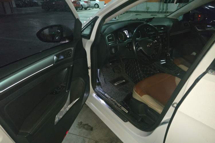 Used Volkswagen Golf 2018 1.6L Automatic Comfort Model Driver Seat