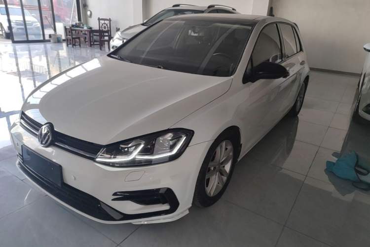 Used Volkswagen Golf 2018 230TSI Automatic Comfort Model Guazi used car, China used car export, Used car for sale, Used Volkswagen cars, Cheapest cars for sale