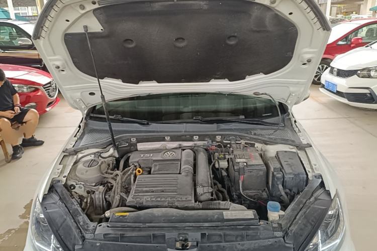 Used Volkswagen Golf 2018 230TSI Automatic Comfort Model Engine Bay