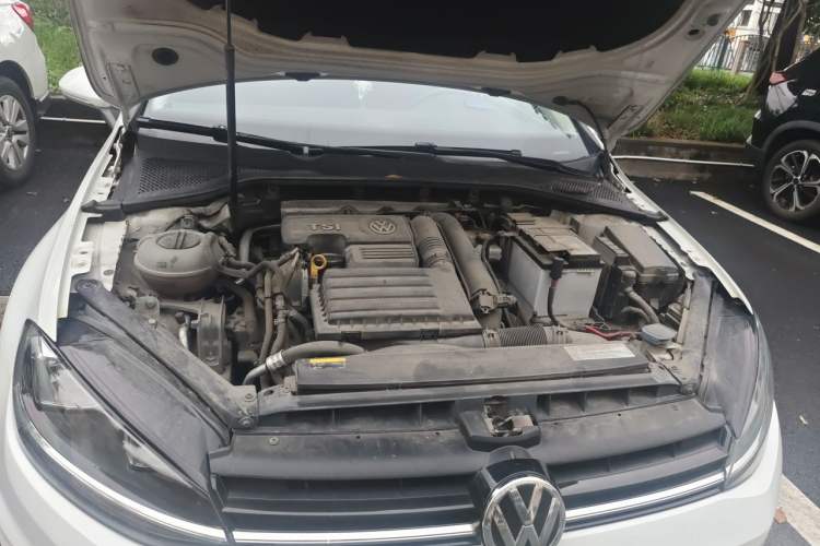 Used Volkswagen Golf 2018 230TSI Automatic Comfort Model Engine Bay