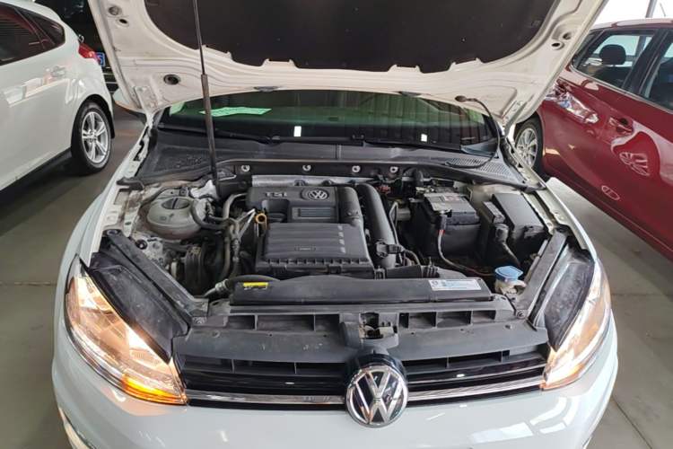 Used Volkswagen Golf 2018 230TSI Automatic Comfort Model Engine Bay