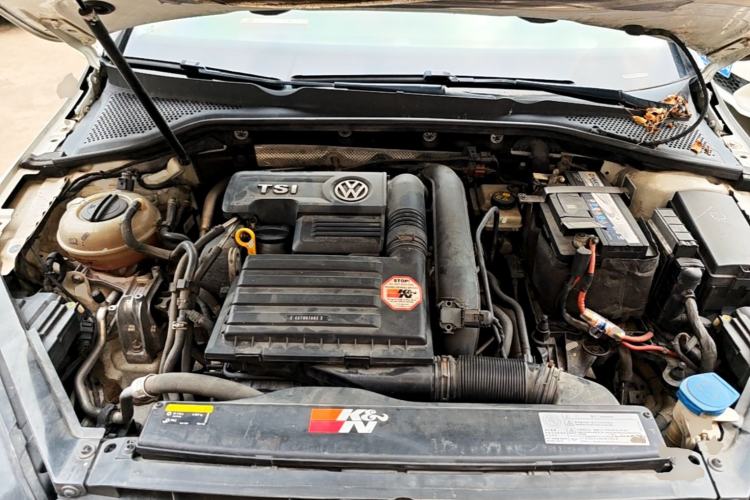 Used Volkswagen Golf 2018 230TSI Automatic Luxury Version Engine Bay