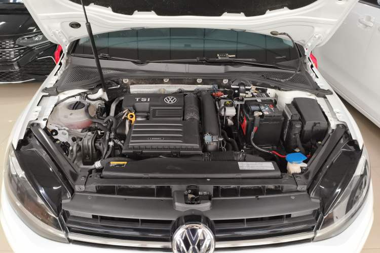 Used Volkswagen Golf 2018 230TSI Automatic Luxury Version Engine Bay