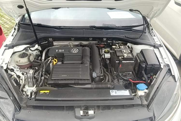 Used Volkswagen Golf 2018 230TSI Automatic Comfort Model Engine Bay