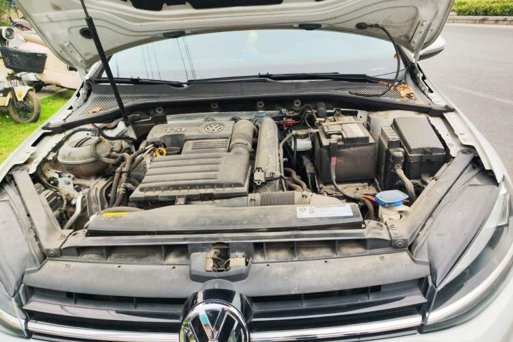 Used Volkswagen Golf 2018 230TSI Automatic Luxury Version Engine Bay