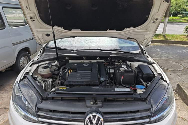Used Volkswagen Golf 2018 230TSI Automatic Luxury Version Engine Bay