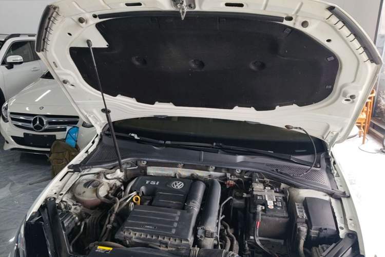 Used Volkswagen Golf 2018 280TSI Automatic R-Line Model Engine Bay