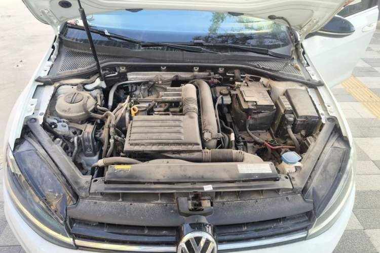 Used Volkswagen Golf 2018 230TSI Automatic Comfort Model Engine Bay