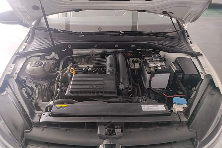 Used Volkswagen Golf 2018 230TSI Automatic Comfort Model Engine Bay