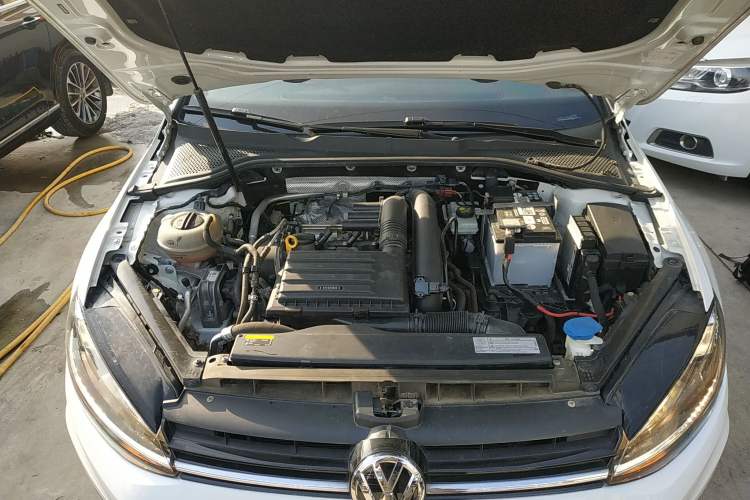 Used Volkswagen Golf 2018 230TSI Automatic Comfort Model Engine Bay