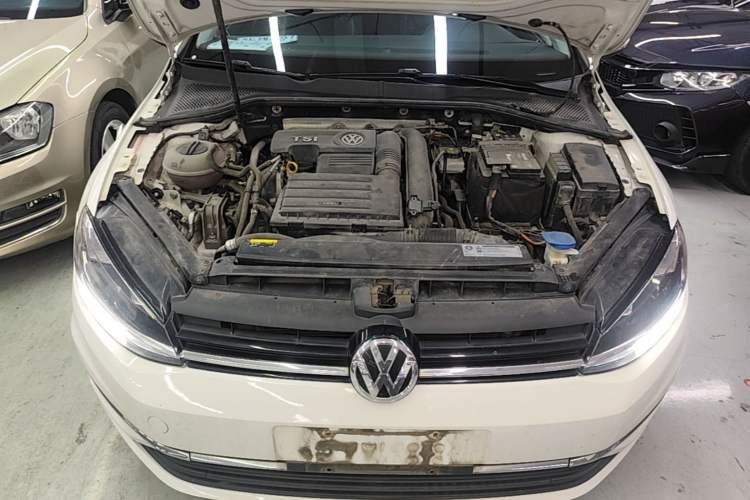 Used Volkswagen Golf 2018 230TSI Automatic Luxury Version Engine Bay