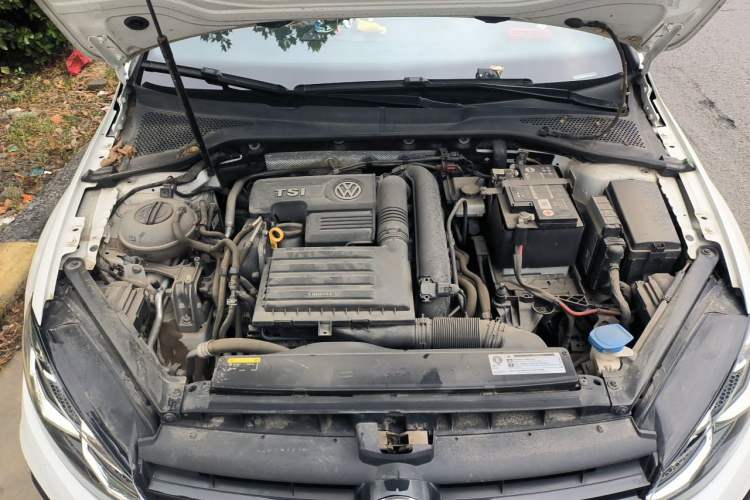 Used Volkswagen Golf 2018 280TSI Automatic R-Line Model Engine Bay