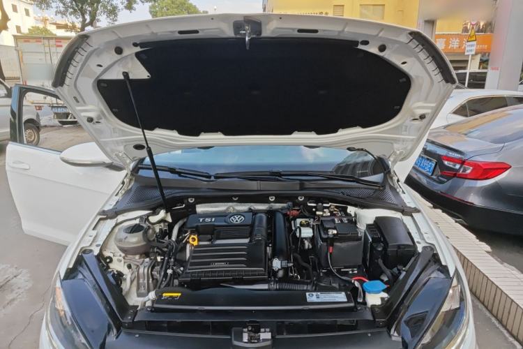 Used Volkswagen Golf 2018 230TSI Automatic Luxury Version Engine Bay