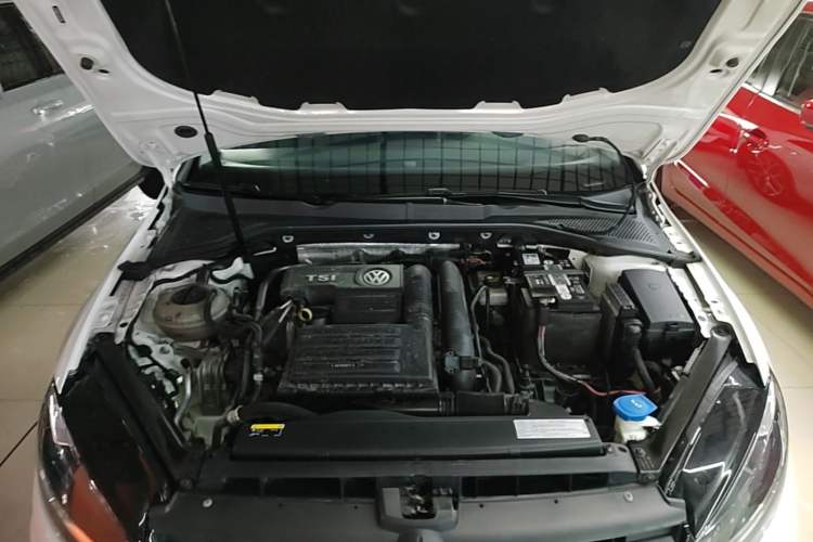Used Volkswagen Golf 2018 230TSI Automatic Luxury Version Engine Bay