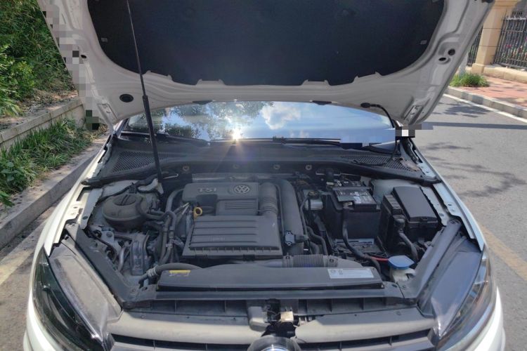 Used Volkswagen Golf 2018 230TSI Automatic Comfort Model Engine Bay