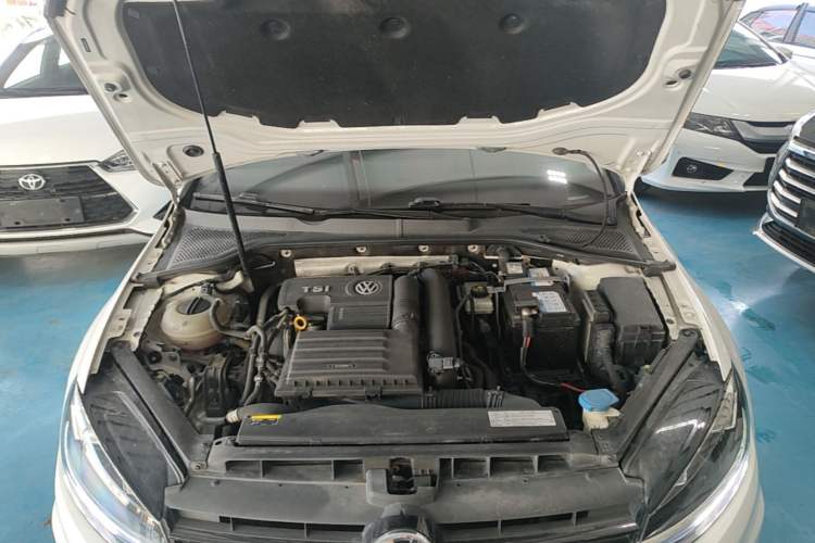 Used Volkswagen Golf 2018 230TSI Automatic Comfort Model Engine Bay