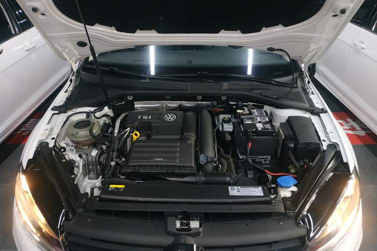 Used Volkswagen Golf 2018 230TSI Automatic Comfort Model Engine Bay