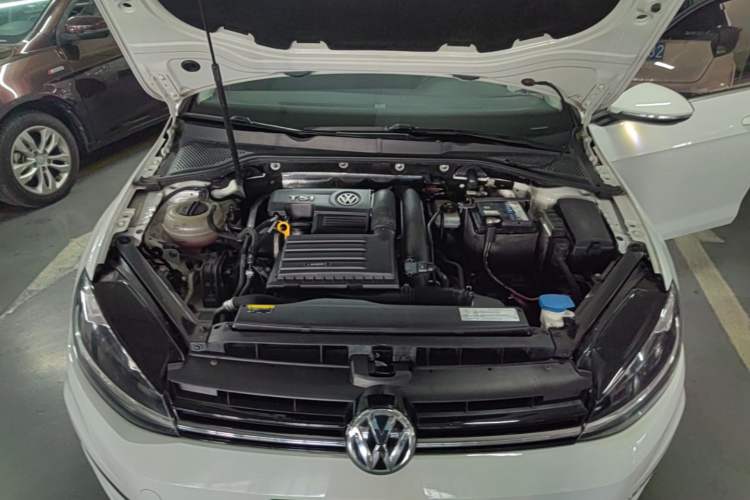 Used Volkswagen Golf 2018 230TSI Automatic Comfort Model Engine Bay