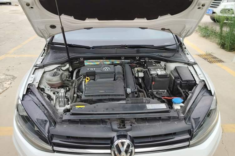 Used Volkswagen Golf 2018 230TSI Automatic Luxury Version Engine Bay