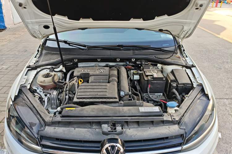 Used Volkswagen Golf 2018 230TSI Automatic Comfort Model Engine Bay
