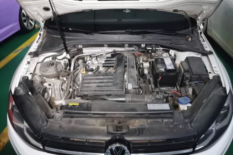 Used Volkswagen Golf 2018 230TSI Automatic Comfort Model Engine Bay