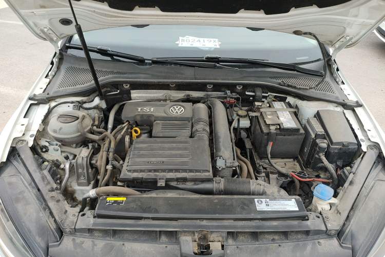 Used Volkswagen Golf 2018 230TSI Automatic Luxury Version Engine Bay