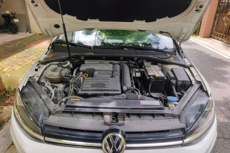 Used Volkswagen Golf 2018 230TSI Automatic Comfort Model Engine Bay