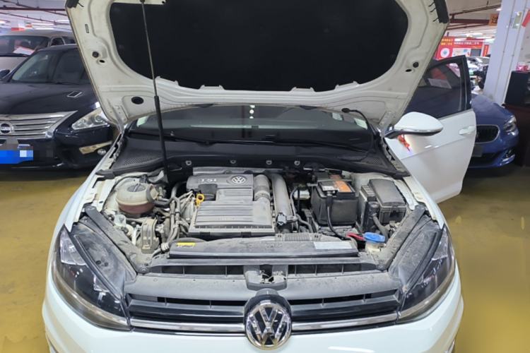 Used Volkswagen Golf 2018 230TSI Automatic Comfort Model Engine Bay