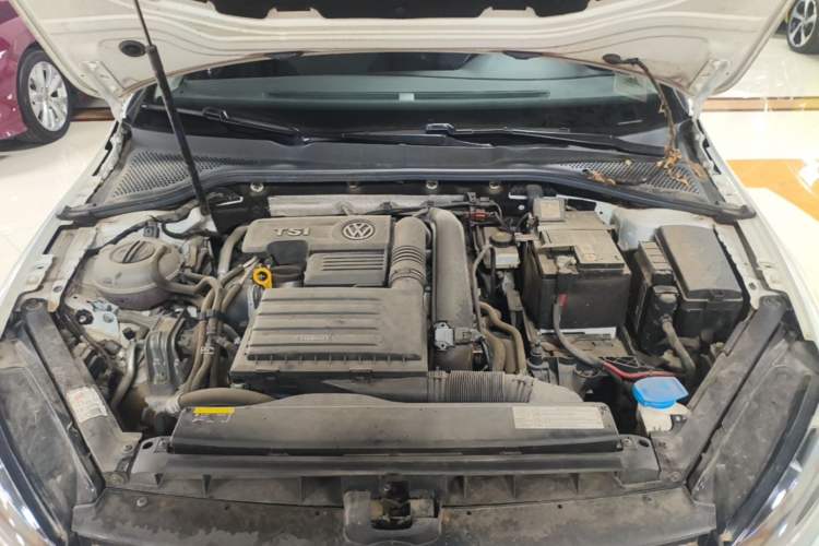 Used Volkswagen Golf 2018 230TSI Automatic Comfort Model Engine Bay