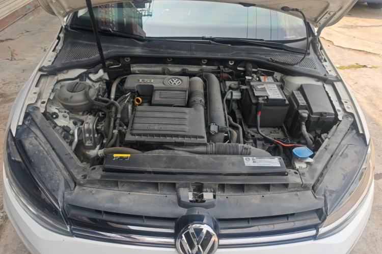 Used Volkswagen Golf 2018 230TSI Automatic Comfort Model Engine Bay