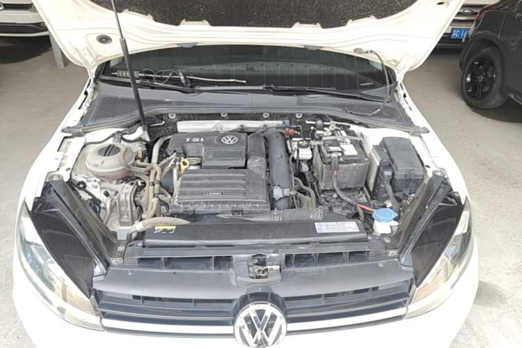 Used Volkswagen Golf 2018 230TSI Automatic Luxury Version Engine Bay