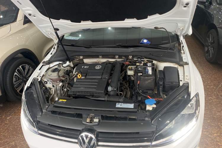Used Volkswagen Golf 2018 230TSI Automatic Comfort Model Engine Bay