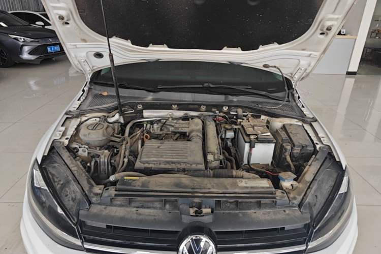 Used Volkswagen Golf 2018 230TSI Automatic Comfort Model Engine Bay