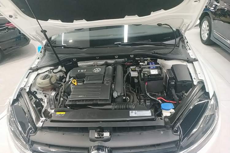 Used Volkswagen Golf 2018 230TSI Automatic Comfort Model Engine Bay